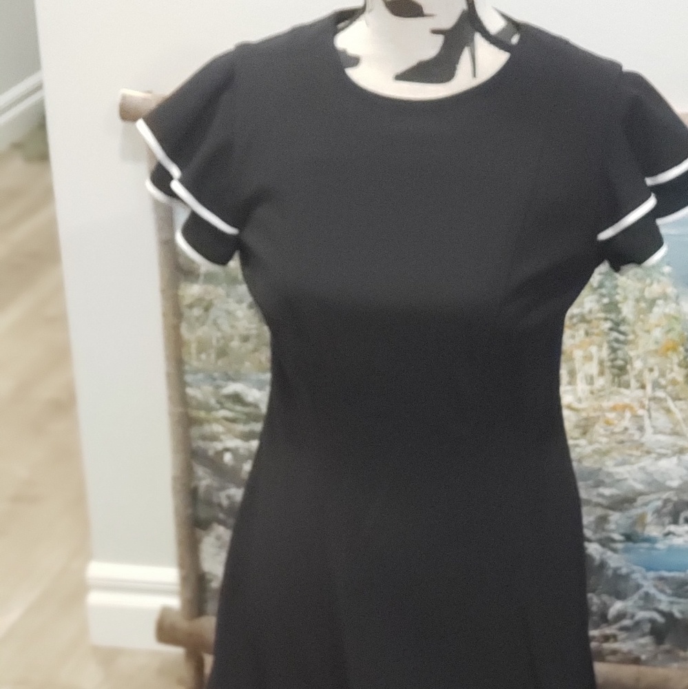 EUC Tommy hilfiger black dress with white trims. It has a small loose threads
